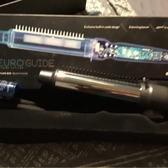 Black and Silver Hair Styling Tool - Picture 4 of 5